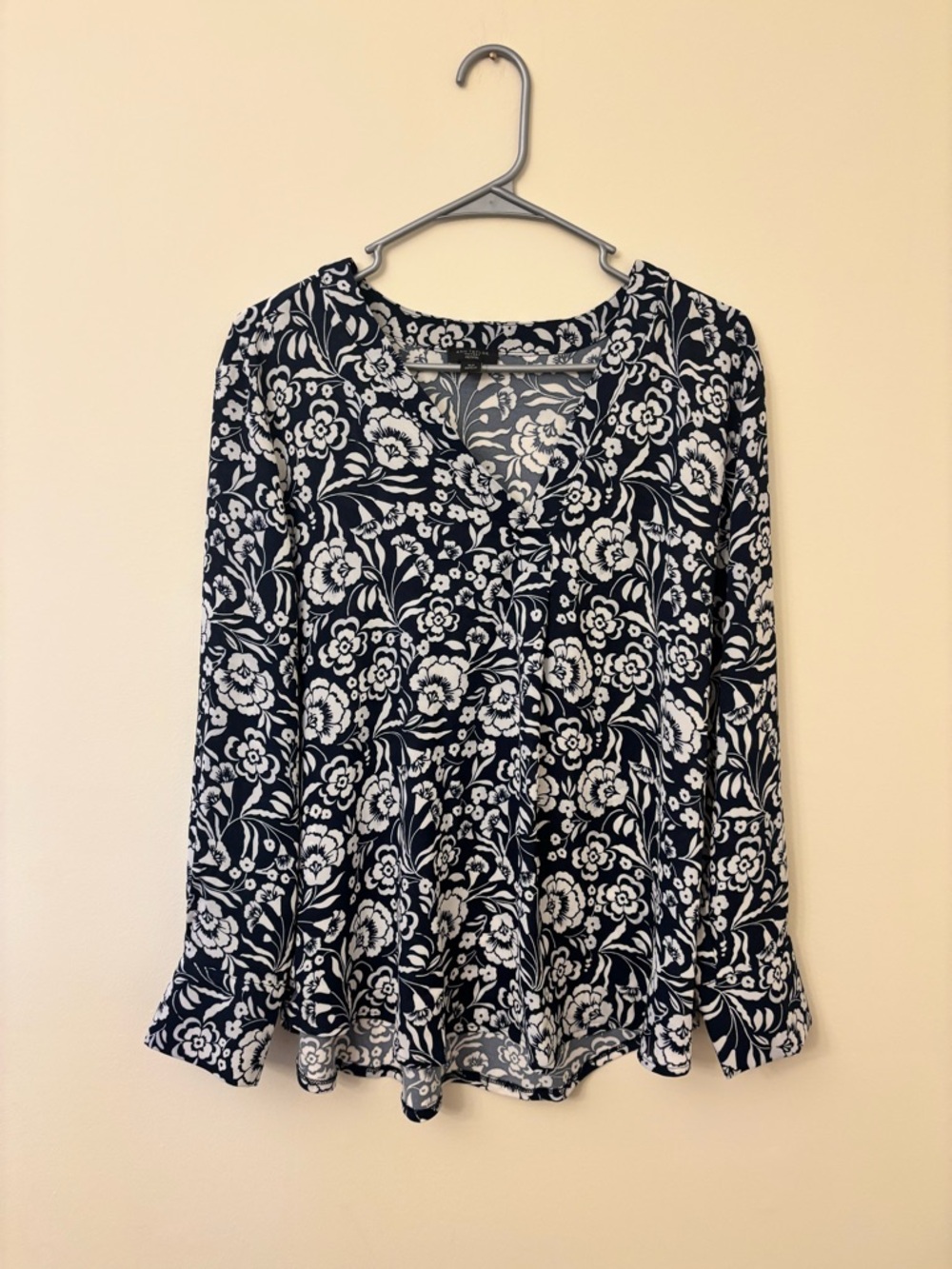 Ann Taylor Factory Navy and White Floral V-Neck Blouse